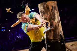 Standing Block Chop (hache à la verticale)