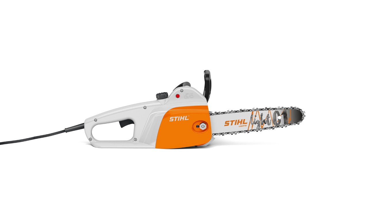 Tronçonneuse électrique STIHL MSE 141 pour l’entretien des petits jardins et les travaux manuels simples.