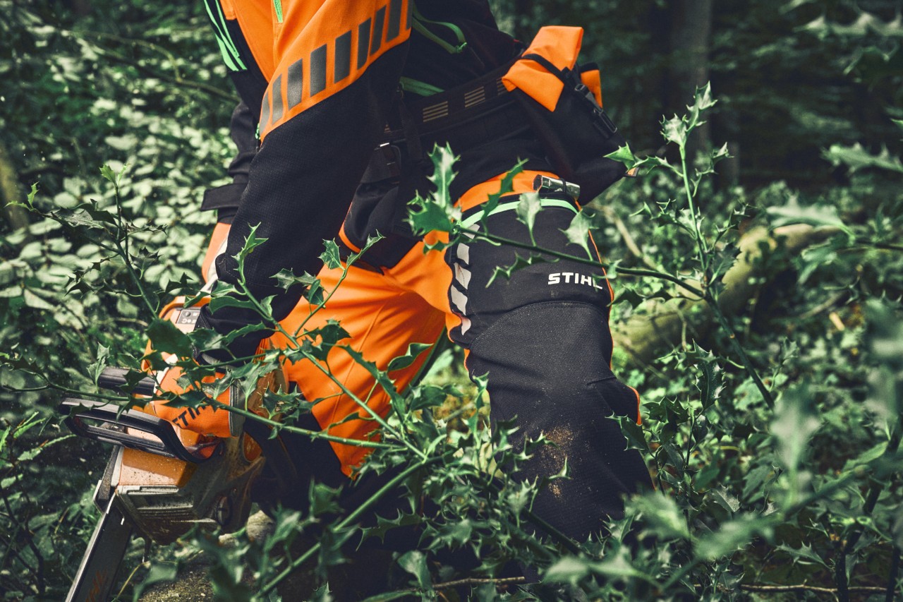 Équipement de protection STIHL pour une utilisation dans une végétation exigeante