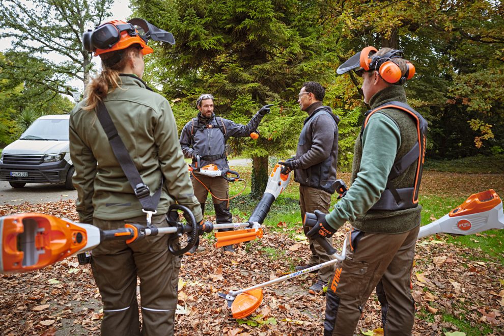 Utilisateur professionnel avec des appareils STIHL.