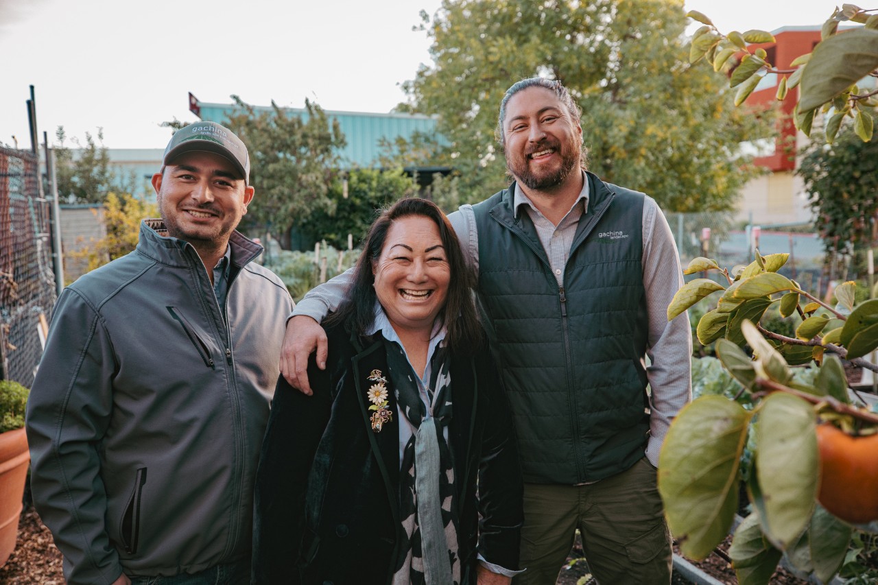 Jaclyn Ishimaru-Gachina PDG de Gachina Landscape Management avec ses fils Michael Gachina