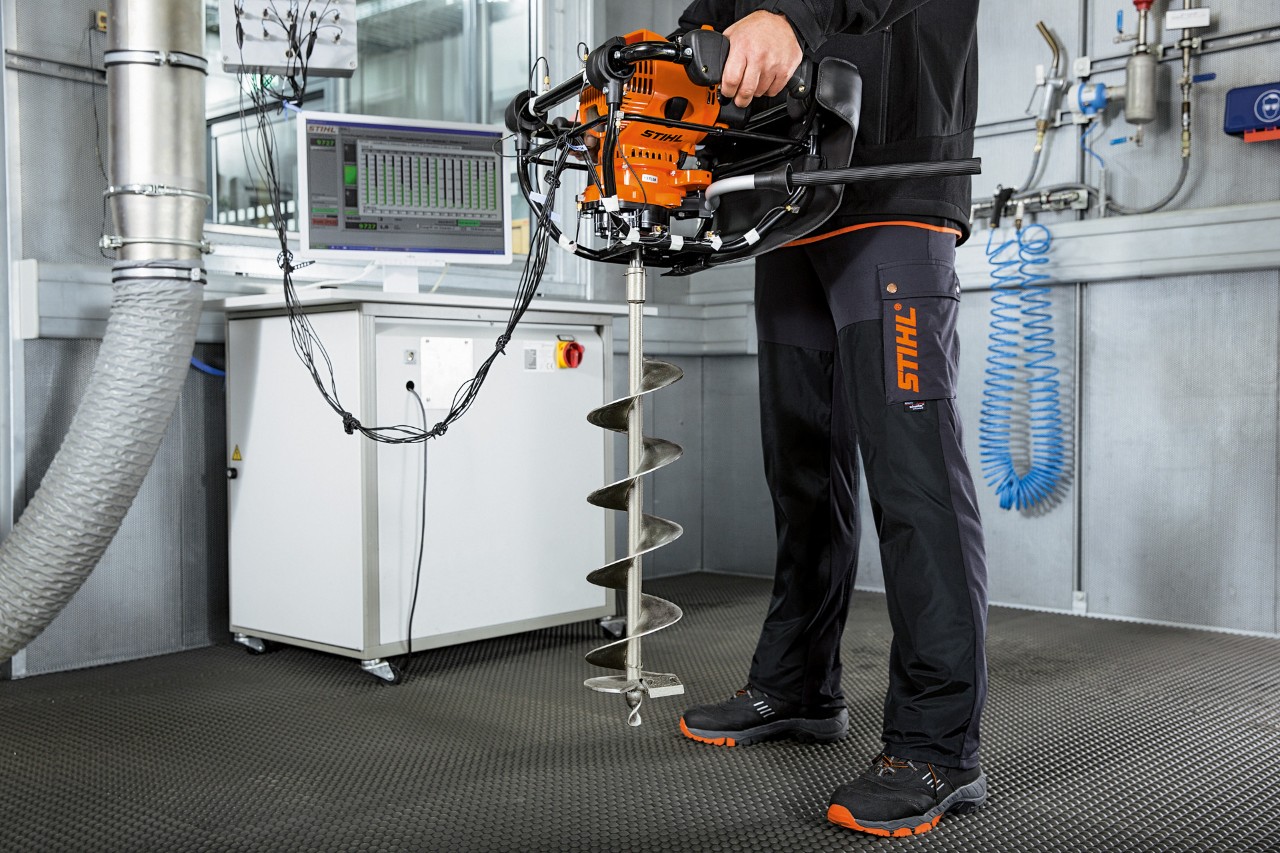 Appareil STIHL soumis à des tests d’exposition aux vibrations 