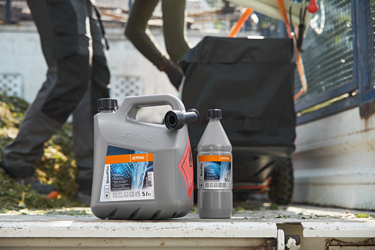 Benzina per attrezzi STIHL Moto4Plus in tanica 