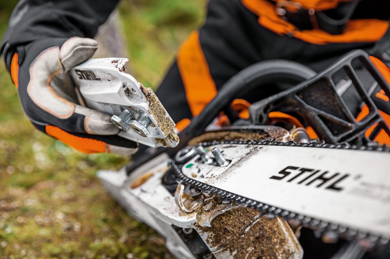 Manutenzione di una motosega a benzina STIHL MS 261 C-M
