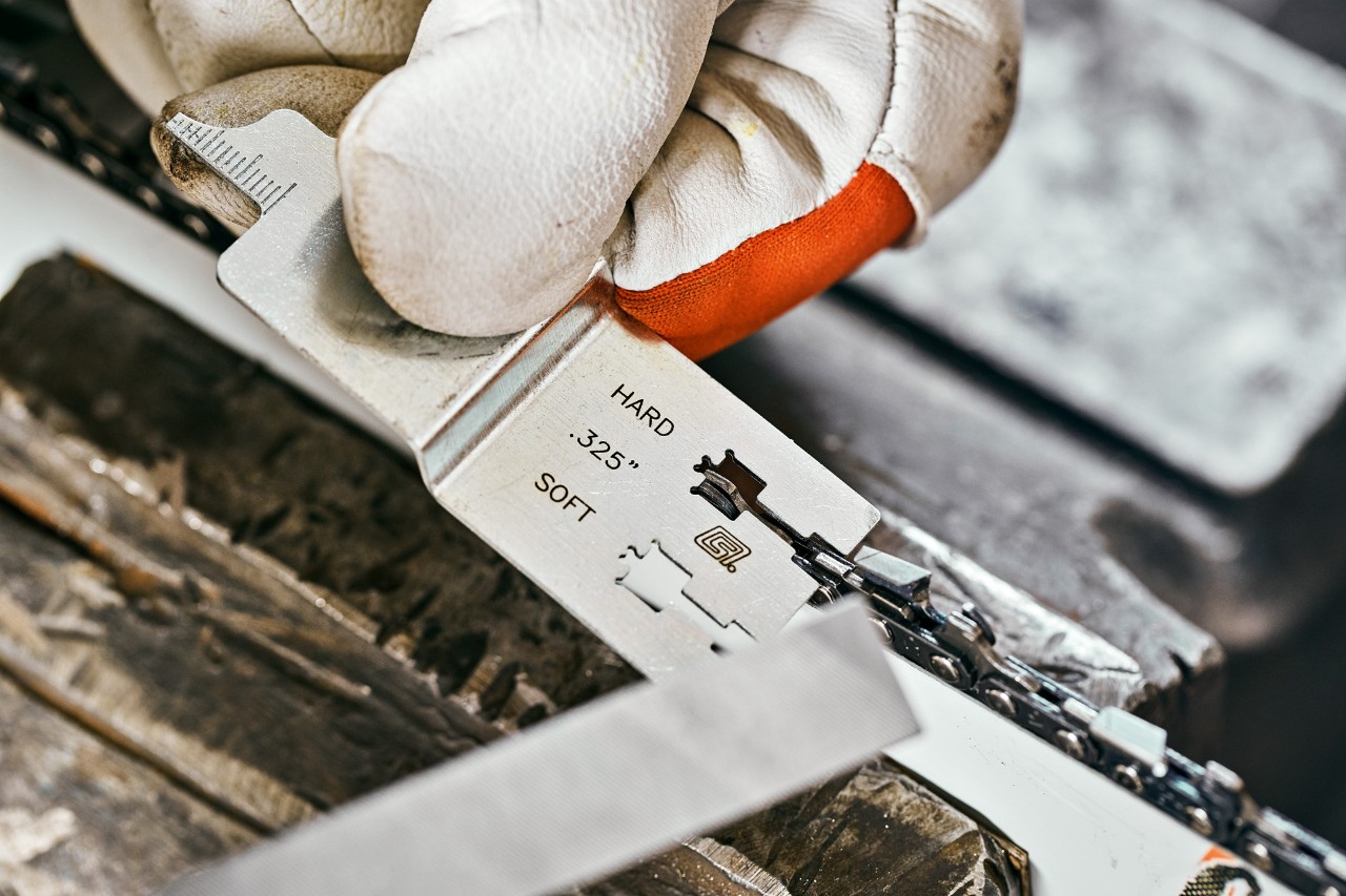 Adattamento del limitatore di profondità effettuato con un calibro per lima