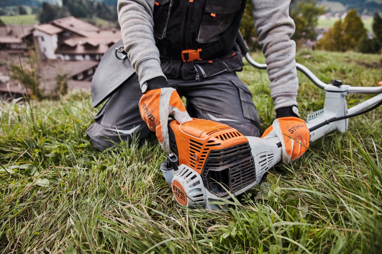 Il decespugliatore STIHL FS 311 è avviato